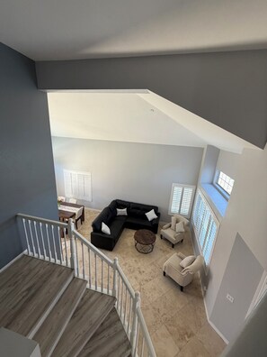 Smart TV - Spacious 5-bedroom house in hillside of Palmdale (Palmdale)
