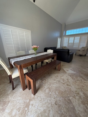 Interior - Spacious 5-bedroom house in hillside of Palmdale (Palmdale)