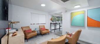 Modern 1-bedroom hotel with kitchenette in the heart of Centralia!