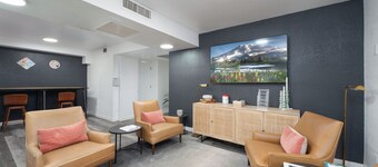 Modern 1-bedroom hotel with kitchenette in the heart of Centralia!