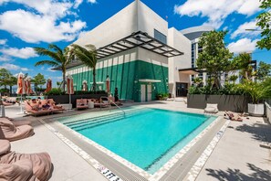 Pool - Luxury 2BR at The Crosby Miami | Pool & Gym (Miami)