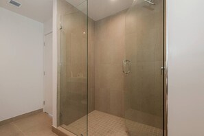 Hair dryer, towels - Luxury 2BR at The Crosby Miami | Pool & Gym (Miami)