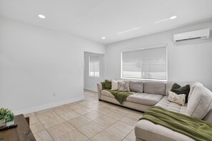 TV - Tropical Miami Escape with Free Parking (Miami)