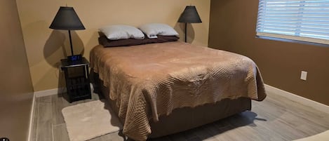 3 Schlafzimmer, Schreibtisch, BĂŒgeleisen/BĂŒgelbrett, kostenloses WLAN