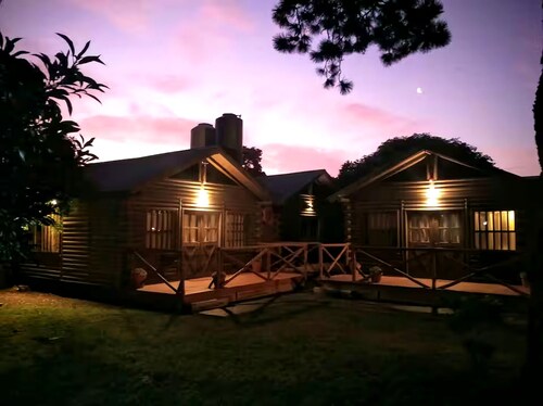 Acantilados Cabins / GASTY RANCH