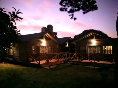 Acantilados Cabins / GASTY RANCH