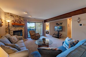 TV, table football, ping pong - 2BR Lake View Condo - Beach, Pools, Hot Tub, Sauna, Steam Room, Pickle Ball, Tennis (Osage Beach)