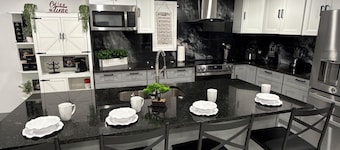 Luxury pool home clewater tarpon springs, Susen bech and Dunedin 3/2 bathrooms