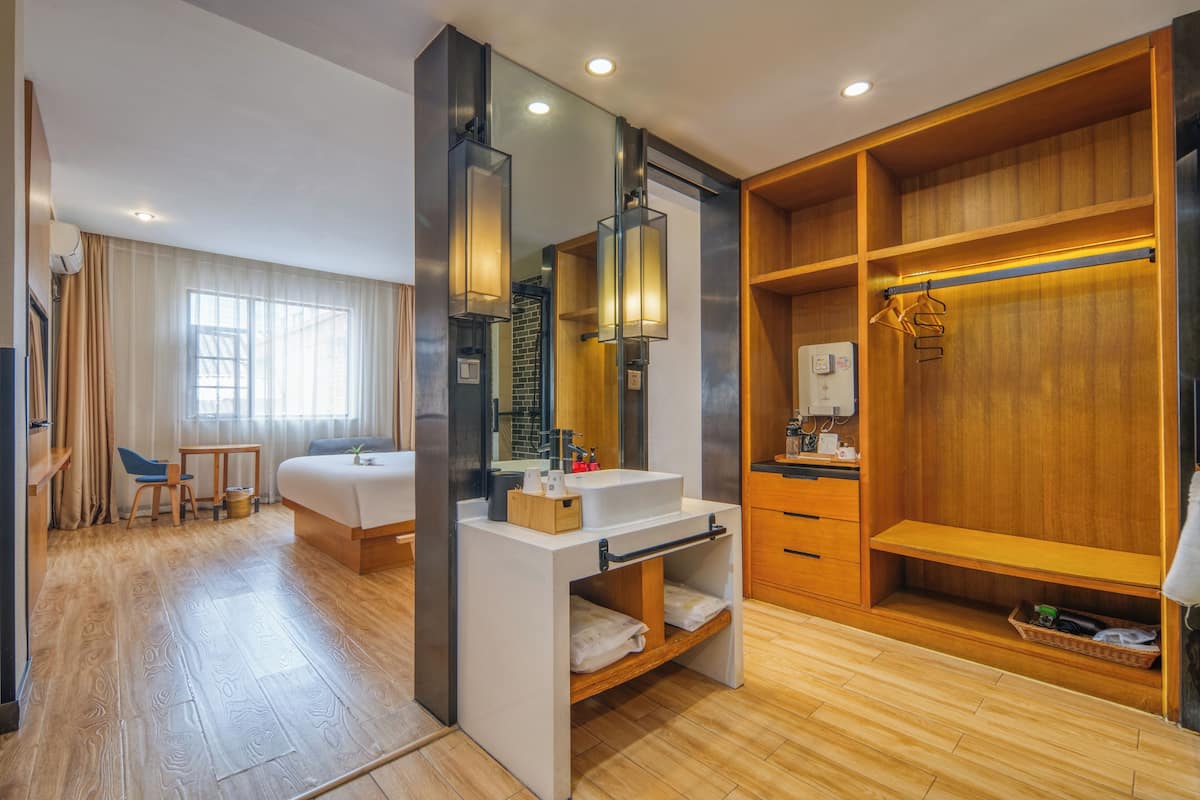 Superior Double Room, City View