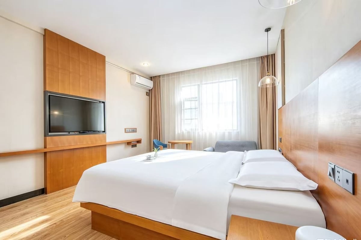 Superior Double Room, City View | Down duvets, desk, laptop workspace, blackout curtains