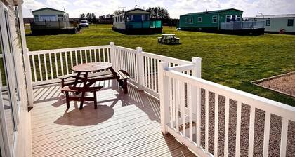 2 Bed - Sleeps 6 - Pets - Parking - Wifi