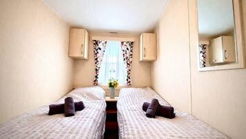 2 bedrooms, iron/ironing board, WiFi, bed sheets