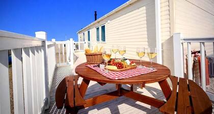 2 Bed - Sleeps 6 - Pets - Parking - Wifi