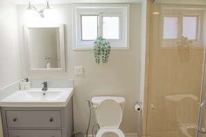 Dusche, Haartrockner, Bidet, Handtücher