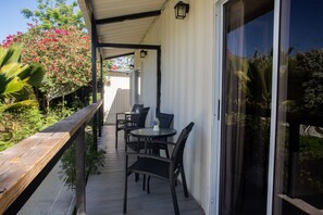 Outdoor dining - Unique stay steps from the beach (Rincón)