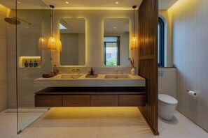 Dusche, Haartrockner, Bidet, Handtücher