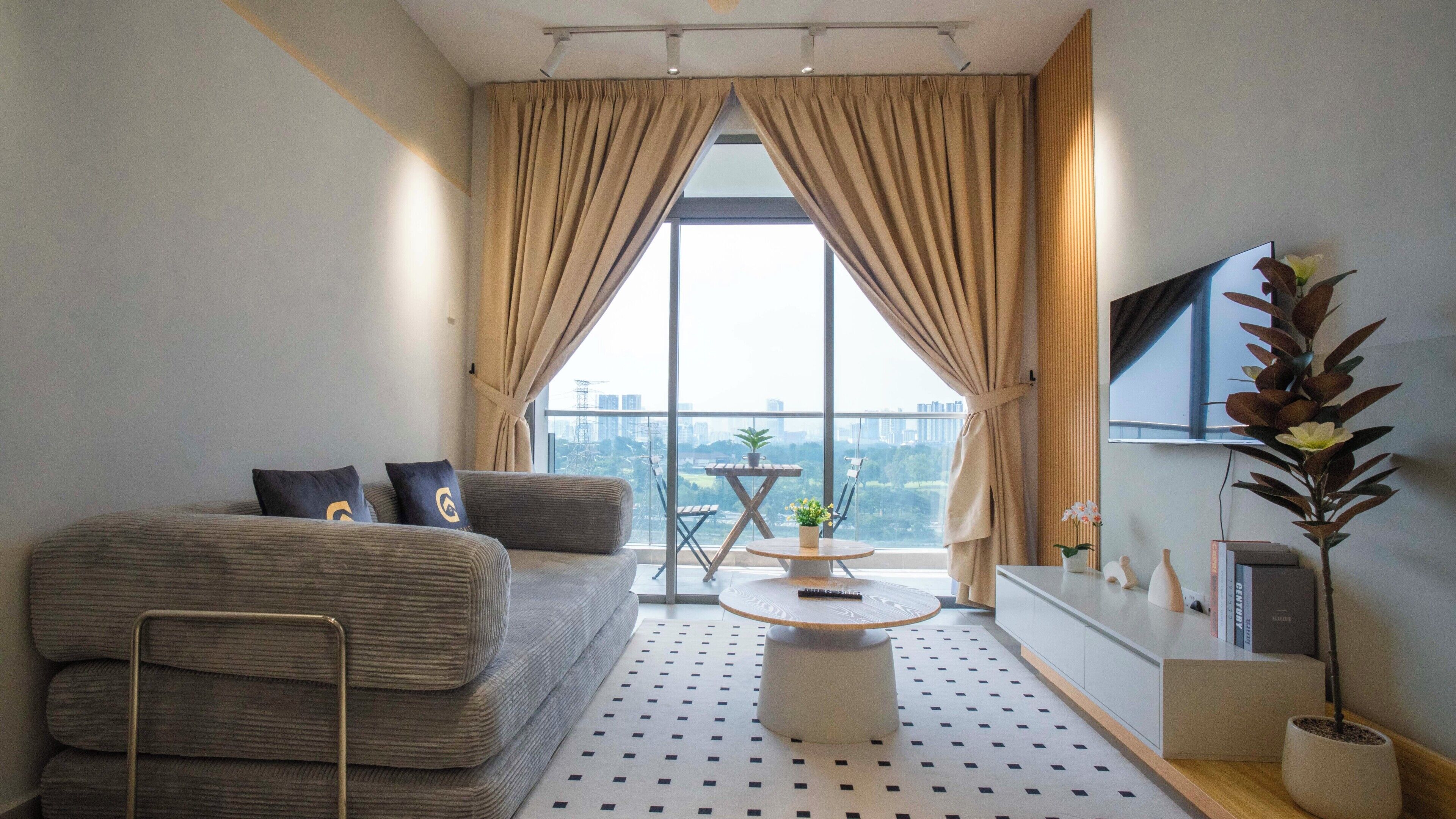 Apartment, 2 Bedrooms, Lake View | Ruang tamu | 32 inci televisyen LCD dengan digital 