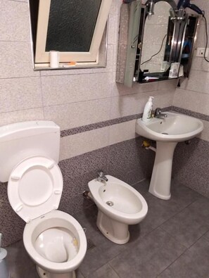 Bathroom - Backpackers La Casa De Payaso  (Durres)