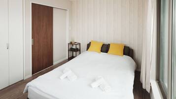 4 bedrooms, desk, travel crib, free WiFi