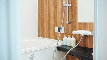 Jetted tub, hair dryer, bidet, towels