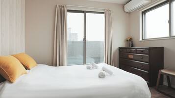 4 bedrooms, desk, travel cot, free WiFi