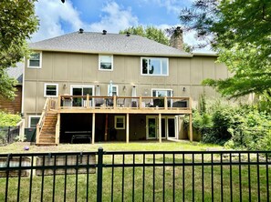 Exterior - 4bd/4ba Estate House on 2 acres/South Overland Park. 35 mins to World Cup Games! (Overland Park)