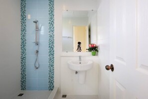 House, 3 Bedrooms, Private Pool | Bathroom - Luxurious 3-bedroom Pool Villa in Nong Han, Thailand (San Sai)