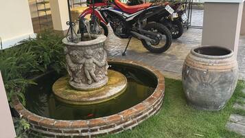 House, 3 Bedrooms, Private Pool | Property grounds
