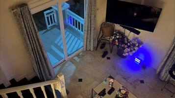 House, 3 Bedrooms, Private Pool | Living room