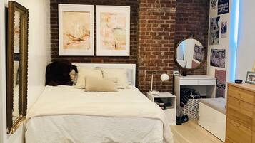 2 bedrooms, iron/ironing board, WiFi, bed sheets