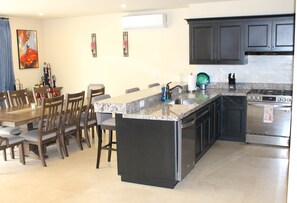 Fridge, microwave, oven, stovetop - 3-Bedroom Villa - Quivira Los Cabos (Cabo San Lucas)