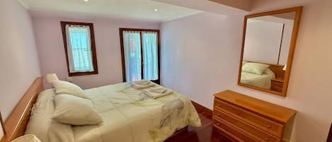 2 bedrooms, iron/ironing board, travel cot, bed sheets