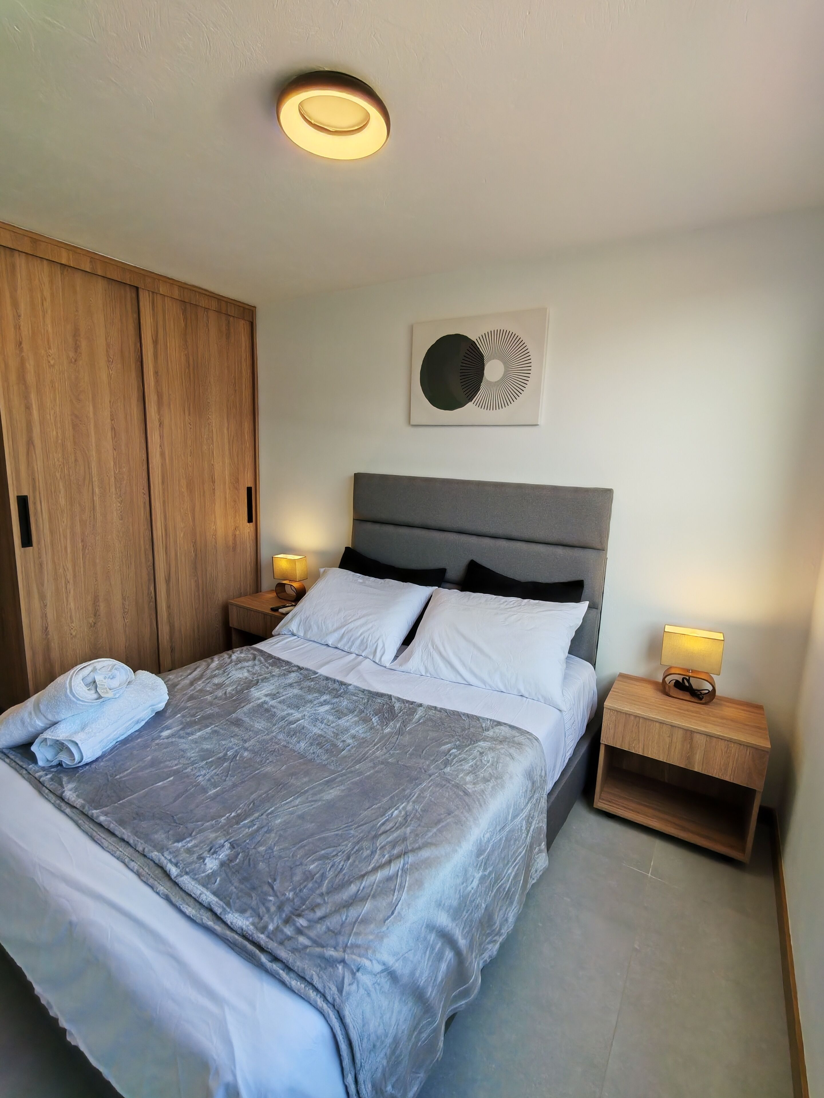 2 slaapkamers, een strijkplank/strijkijzer, wifi, beddengoed