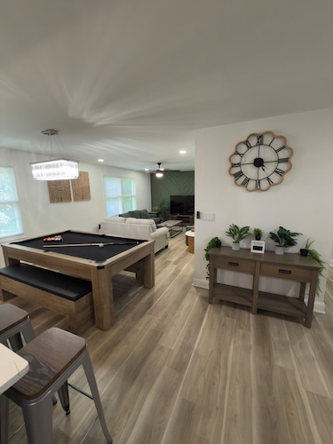 Modern 5BR w/ Pool Table - Prime Raleigh