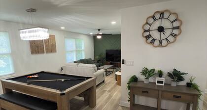 Modern 5BR w/ Pool Table - Prime Raleigh