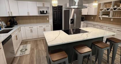 Modern 5BR w/ Pool Table - Prime Raleigh