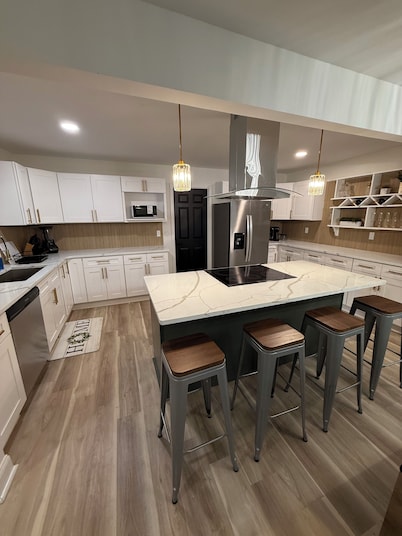 Modern 5BR w/ Pool Table - Prime Raleigh