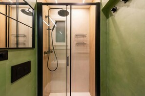 Shower, hair dryer, bidet, towels - Vico Trau A Sestri Ponente, Genova, Italy (Genova)