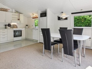 Kühlschrank, Mikrowelle, Geschirrspüler, Kochgeschirr/Geschirr/Besteck