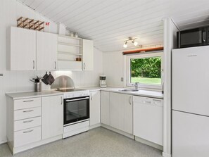 Fridge, microwave, dishwasher, cookware/dishes/utensils - "Brunhild" - 29km from the sea by Interhome (Toftlund)