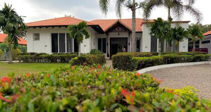 Luxury house in Villavicencio, just 10 mins from the city surrounded by nature.