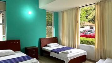 6 bedrooms, iron/ironing board, WiFi, bed sheets