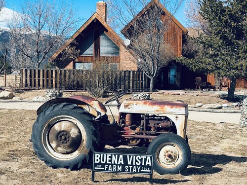 Charming 5-bedroom farmhouse in beautiful Buena Vista perfect for relaxing