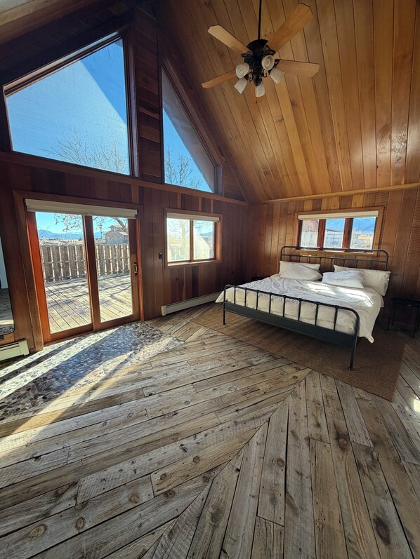 5 habitaciones, tabla de planchar con plancha, wifi y ropa de cama 