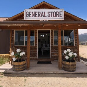 Exterior detail - 43-Acre Working Farm - 5BR, Sleeps 11 - Collegiate Peaks Views - Cheese Creamery (Buena Vista)