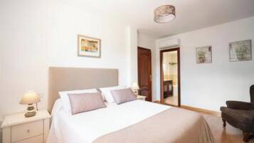 3 chambres, fer et planche Ă repasser, Wi-Fi, draps fournis