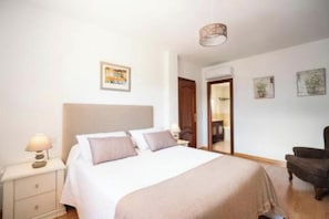 3 chambres, fer et planche Ă repasser, Wi-Fi, literie fournie