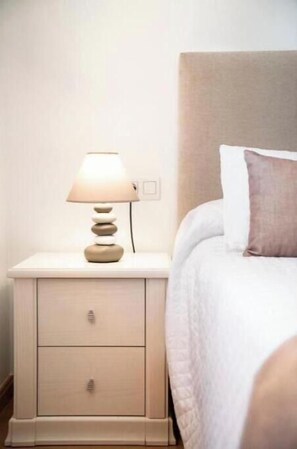 3 chambres, fer et planche à repasser, Wi-Fi, draps fournis