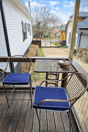 Outdoor dining - Nashville Escape - Sleeps 8 - Minutes to Broadway (Nashville)