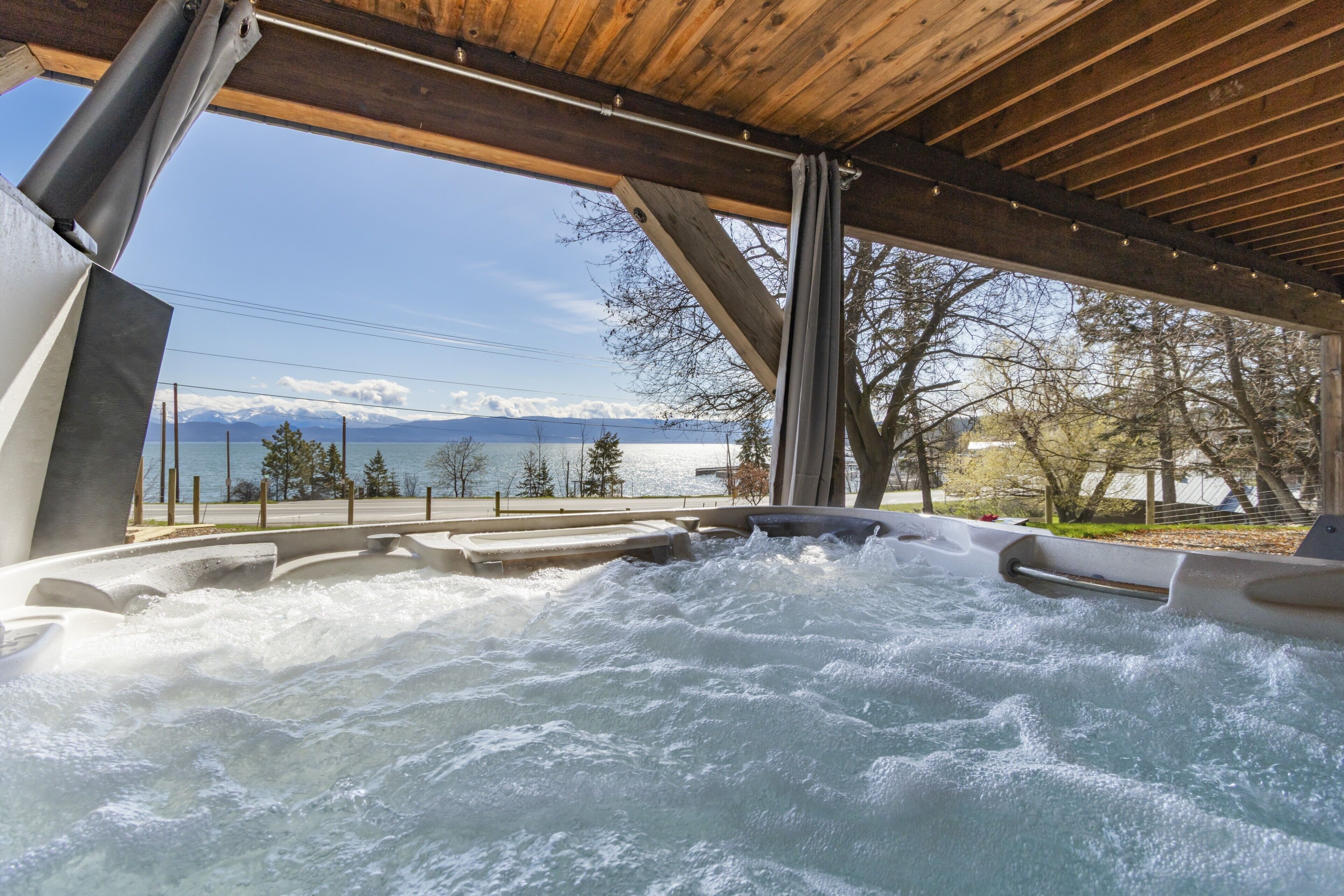 Outdoor spa tub